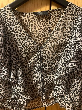 Blusa Bershka Leopardo Manga Larga
