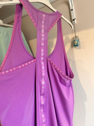 Camiseta deportiva Under Armour morada