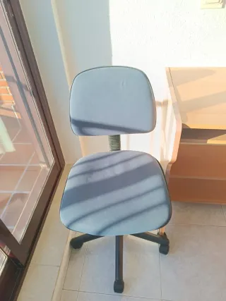Silla de oficina gris