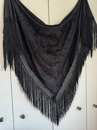 Mantoncillo Flamenco Negro con Flecos
