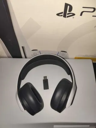 Consola PS5 + 2Mandos, Auriculares y Juegos y PS+