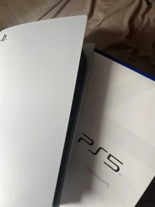 Consola PS5 + 2Mandos, Auriculares y Juegos y PS+