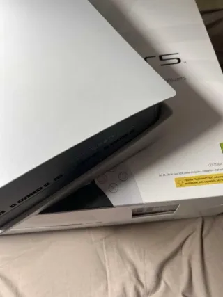 Consola PS5 + 2Mandos, Auriculares y Juegos y PS+