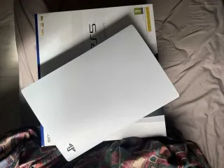 Consola PS5 + 2Mandos, Auriculares y Juegos y PS+