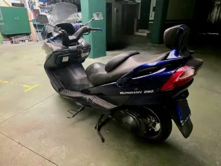 Suzuki Burgman 250cc Maxi Scooter Azul