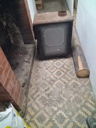 Estufa de leña antigua