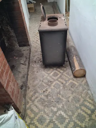 Estufa de leña antigua