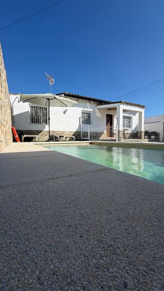 Casa con PISCINA privada en Conil (5 personas)