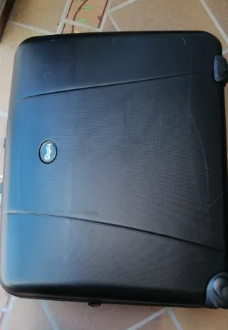 Maleta marca Dustin, con ruedas