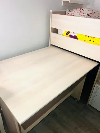 Cama alta infantil/juvenil con escritorio