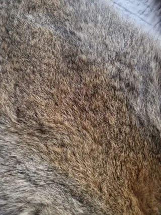 Bolso tipo sobre piel y pelo