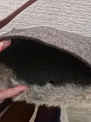 Bolso tipo sobre piel y pelo