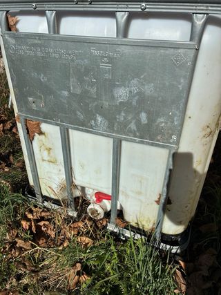 Depósito agua 1000L IBC. Está en Barco de Avila