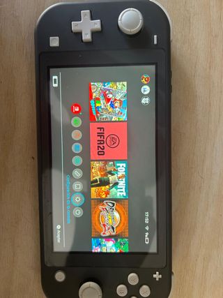Nintendo Switch Lite + Funda + Cargador + 2 juegos