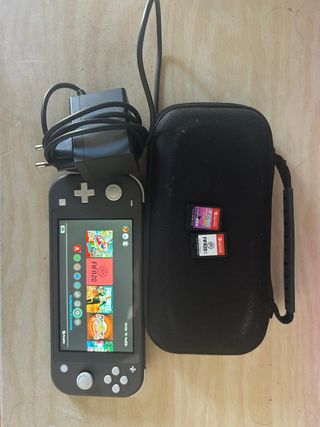 Nintendo Switch Lite + Funda + Cargador + 2 juegos