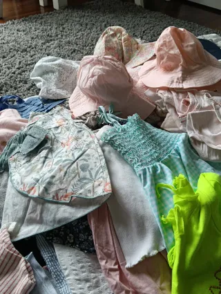 Lote Ropa Niña 1-3 Años y regalo bastante ropita