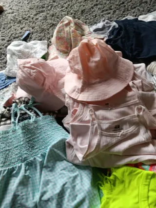 Lote Ropa Niña 1-3 Años y regalo bastante ropita