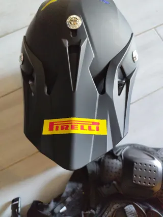 Casco integral moto y traje protector