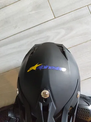 Casco integral moto y traje protector