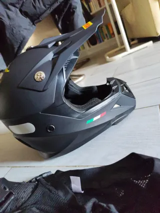 Casco integral moto y traje protector