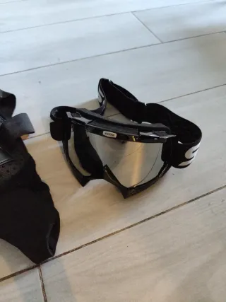 Casco integral moto y traje protector