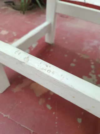 Silla de madera provenzal pintada en blanco