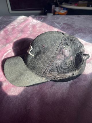 Gorra Nike Negra con puntos blancos