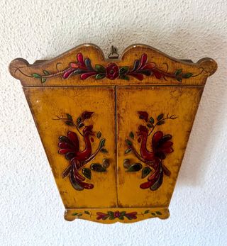 Antiguo armario de pared para llaves