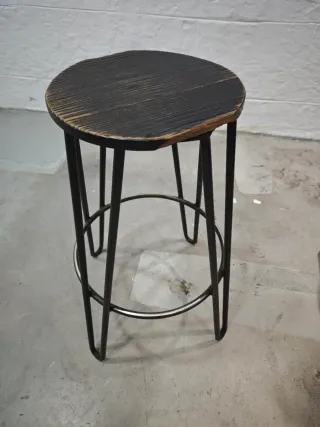 Mesa alta y 2 taburetes BAR