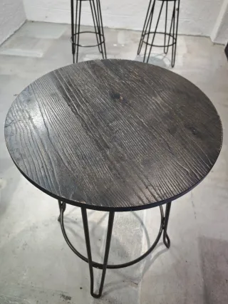 Mesa alta y 2 taburetes BAR