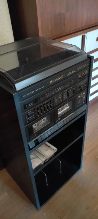 Minicadena vintage con Mueble y dos altavoces