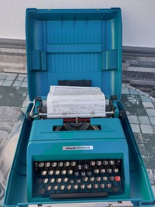 Máquina de escribir Olivetti Studio 45