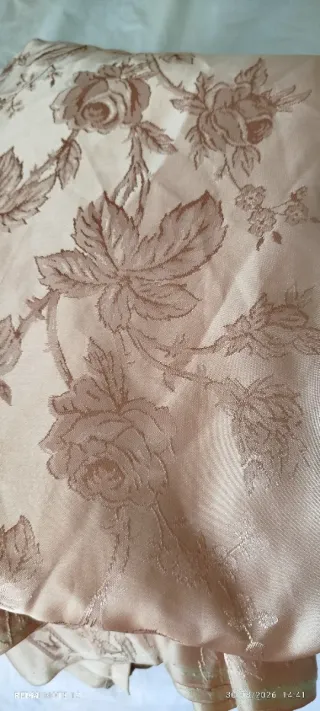 Cortinas y bando rosa. Confeccionadas