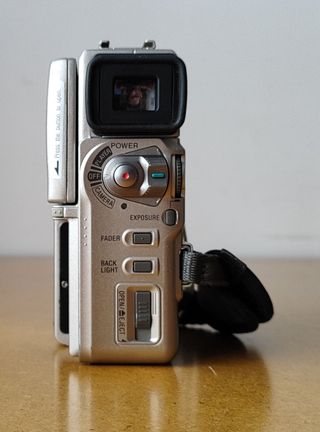 Videocámara digital Sony DCR-PC1E