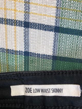 Jeans neri strappati