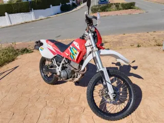 Yamaha TT600E Enduro Roja y Blanca