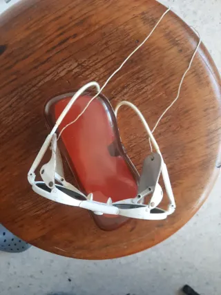 Gafas de glaciar blancas y moradas