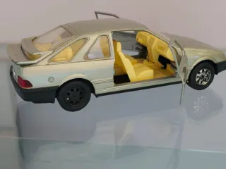 Coche de juguete Ford Sierra XR4i Guiloy