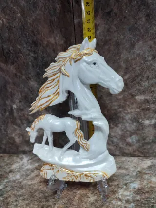 Decoración caballo blanco y dorado