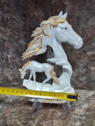 Decoración caballo blanco y dorado