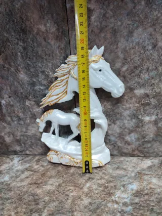 Decoración caballo blanco y dorado