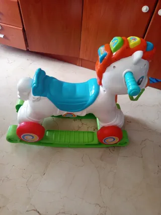 Caballito correpasillos y mecedor