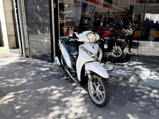 Honda SH Mode 125 Blanca Scooter