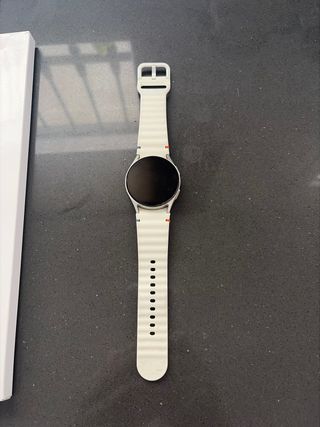 Samsung Galaxy Watch 7 Plata y Blanco