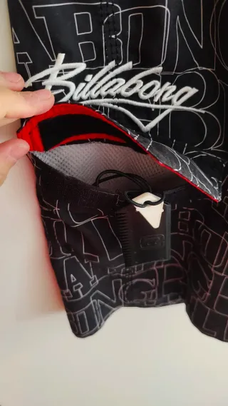 Costume da bagno Billabong nero con stampa