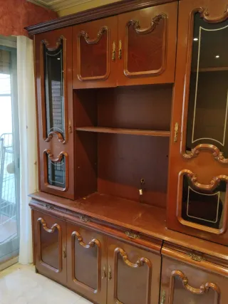 Mueble comedor clásico madera y cristal