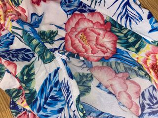 Vestido floral blanco y multicolor