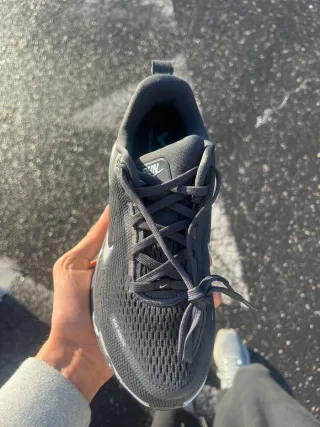 Nike Vomero 18