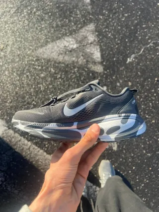 Nike Vomero 18