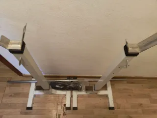 Soportes y barra larga para pesas